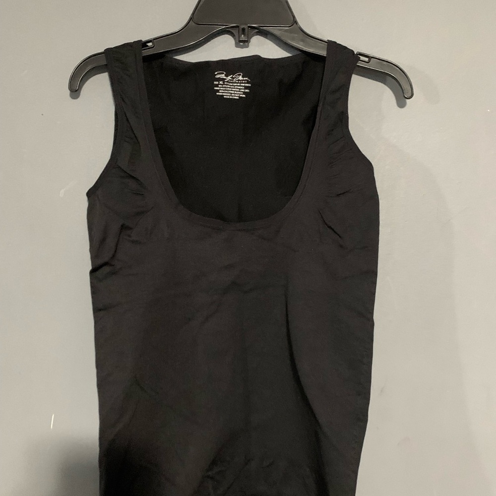 Fitted Black Sleeveless Tank Top